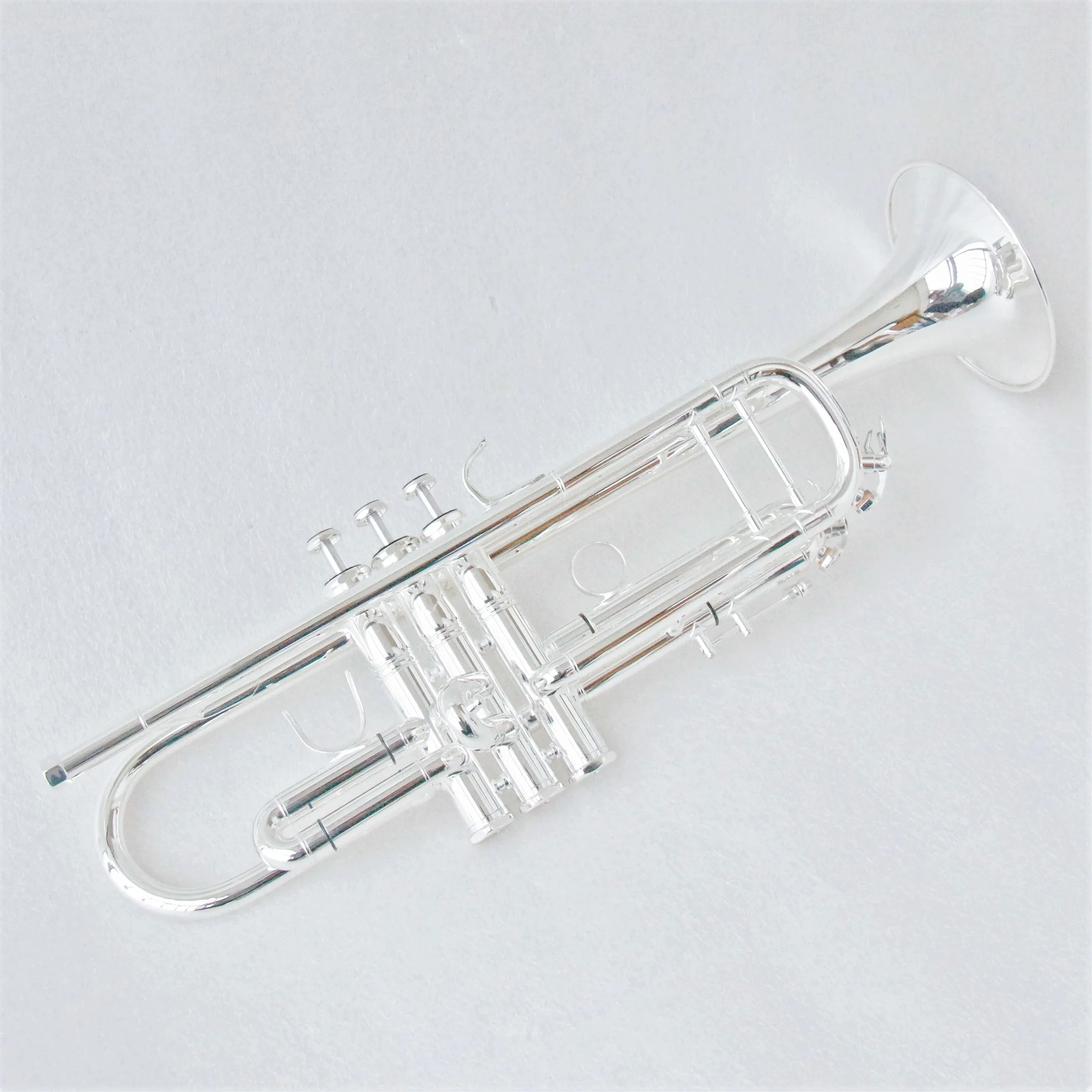 Musical Instrument Ending In A - 高級トランペット楽器、コストパフォーマンスに優れた銀メッキプロ仕様トランペット、有名ブランドのバッチトランペットのコピー品