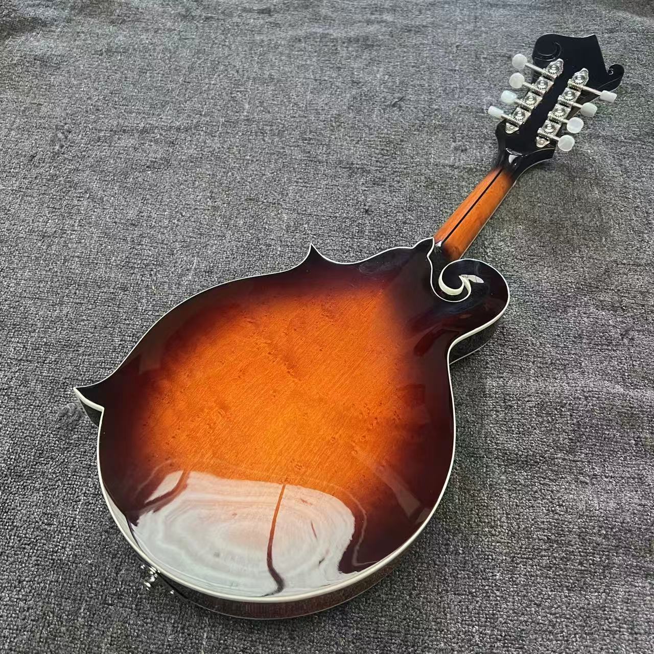 手彫りのFスタイルマンドリン、ソリッドトップ、バードアイメイ - Mandolin A Style のレビューと価格